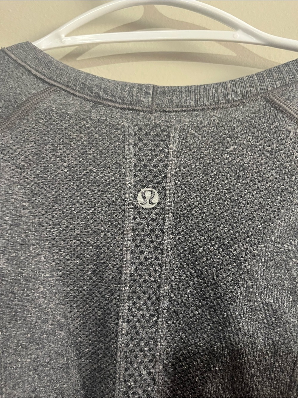 Lululemon Swiftly long sleeve size 8 grey scoop neck - Picture 5 of 8